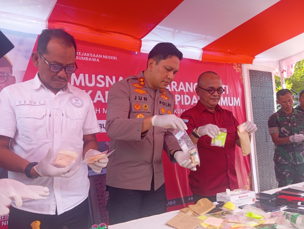 Kejari Sumbawa Musnahkan Sabu 504,541 gram