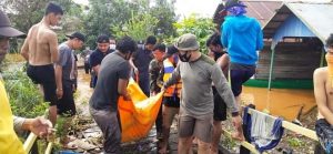 Di Banjarmasin, Marinir Berhasil Evakuasi Mayat dan Warga Yang Sakit