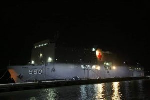 KRI dr. SOEHARSO-990 Bawa Bantuan dan Tenaga Medis ke Mamuju