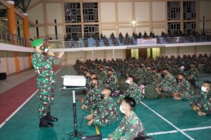 Berikan Pengarahan Kepada Prajurit Zeni TNI, Ini Kata Danrem 162/WB