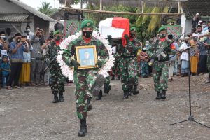 Jenazah Paraka Anumerta Dedi Hamdani Tiba di Lombok, Korem 162/WB Sambut Dengan Upacara Militer