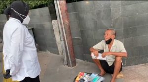 Mensos Risma Temui Tuna Wisma, Tawarkan Tempat Tinggal hingga Bantu Pemulangan ke Daerah Asal