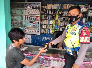 Liburan Tahun Baru 2021, Ditlantas Polda Banten Terus Beri Himbauan Protokol Kesehatan di Pantai Anyar