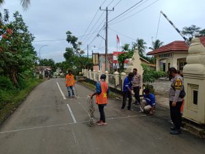Polsek Mancak Polres Cilegon, pengecatan tanda marka jalan dan zebra cross