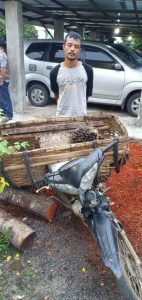 Curi 25 Janjang Sawit, Keprek Diserahkan ke Polsek Dolok Masihul
