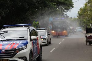 Tekan angka Covid-19, Polres Lebak lakukan Penyemprotan disinfektan