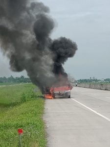 Mobil Toyota Hilux Double Cabin Milik Sekdis  BPPRD Batu Bara Hangus Terbakar