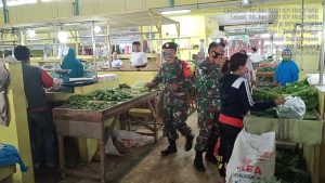 Babinsa Koramil 10/SR Giat Pengawasan Penegakan Disiplin Prokes Covid-19.
