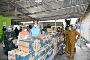 Pasca Banjir Di Tiga Kecamatan, Ketua TP-PKK & DWP Batu Bara Memberikan Bantuan
