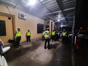 Sambil Ngopi, Ditlantas Polda Banten Berikan Himbauan ke Masyarakat