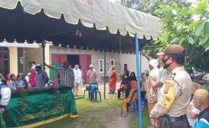 Bentuk Kepedulian Bhabinkamtibmas Melayat Warga Yang Meninggal Dunia, Polsek Padang Hilir Memberikan Semangat Kepada Keluarga