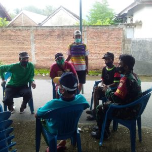 Babinsa Desa Lampok Laksanakan Komsos Imbau Masyarakat Patuhi Prokes 3 M, 3 T