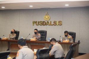 Kabaharkam Dampingi Kapolri Rapat Persiapan PPKM Skala Mikro