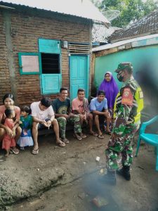 Gencarkan 3M, 3T dan Vaksinasi, Sertu Hidayat Babinsa Oi Saro Sasar Warga Sanggar.
