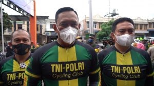 Sinergitas Tanpa Batas, Jajaran TNI-Polri NTB Gelar Sepeda Santai dan Bakti Sosial Bersama