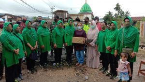 Peduli Ketua Persit Kartika Chandara Kirana Cabang XLIV Kodim 1628 Beserta Pengurus Bantu Masyarakat Yang Mendapat Musibah Kebakaran