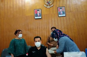 Ketua DPRD Sergai jalani Suntik Vaksin Sinovac,Tidak Ada Efek Samping