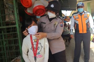 Ops Yustisi Ke Pasar Tradisional, Polres Sergai Bagikan 300 Masker Kepada Masyarakat