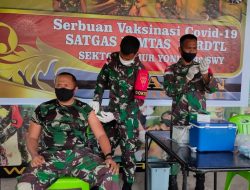 Serbuan Vaksinasi Covid-19, Personel Satgas Pamtas Yonif 742/SWY Laksanakan Vaksinasi