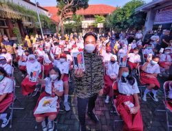 Mider Praja, Walikota Salurkan 150 HP Kepada Siswa KUrang Mampu