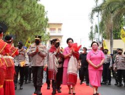 Tiba di Mapolda Sumut, Irjen Pol Panca Putra Disambut Tarian Daerah Etnis Sumut