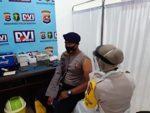 Jaga Kesehatan, Ribuan Personel Polda Banten Sudah di Vaksin
