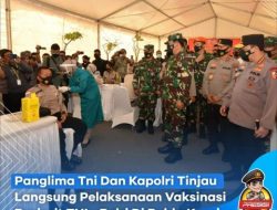 Panglima TNI & Kapolri Tinjau Pelaksanaan Vaksin Prajurit TNI-Polridi Polda Riau