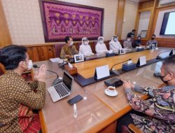 Tamu Dari Abu Dhabi, Gibran Lakukan Peletakan Batu Pertama Replika Masjid Syaikh Zayed