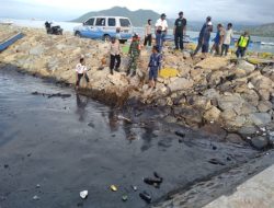 Waduh! Limbah Oli di Bekas di Dermaga Nelayan, Warga Gedor ASDP Poto Tano