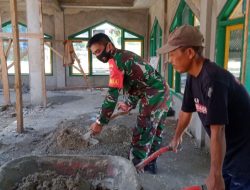 Pesuli Sarana Ibadah, Babinsa Koramil 1417-05/Tinanggea Laksanakan Kerja Bakti Bersama Warga Binaan