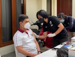 Berada Di Jakarta, Kapolda Sulsel Ikut Vaksinasi Covid 19 di Polda Metro Jaya