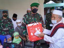 Peringati Isra Mi’raj Danrem 061/SK Santuni Anak Yatim dan Janda Tua