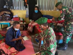 Adakan Pelayanan Kesehatan, Tim Kesehatan Satgas Pamtas RI-RDTL Yonif 742/SWT Datangi Rumah Warga