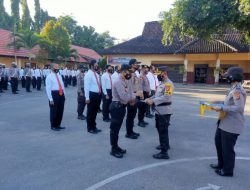 Kapolres Sumbawa Berikan Reward Kepada Puluhan Personel
