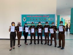 Kajari, Jaksa, Hakim dan Anggota DPRD Sumbawa di Vaksin Covid-19