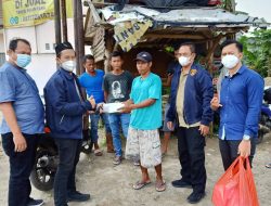 Peduli Dampak Covid-19, Tim Warung Jumat Polda Banten Bagikan Nasi Box dan Masker