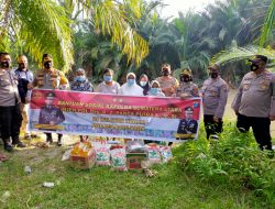 Kapolres Batu Bara Blusukan Berikan Bansos Kepada Janda Pemancing Ikan di Pinggiran