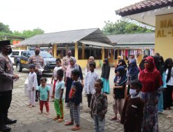 Tim Warung Jumat Polda Banten Salurkan Paket Sembako Ke panti asuhan yatim piatu Baiturrahman