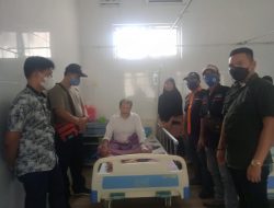 Rombongan IWO Sergai Jenguk Wartawan yang Terbaring Sakit