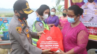Minggu Kasih, Polres Sergai Berikan Bantuan Sembako Kepada Jemaat Gereja Pentakosta Indonesia
