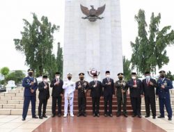 Irjen Pol Panca Putra Ziarah Ke Taman Makam Pahlawan Jelang HUT Provinsi Sumut ke-73