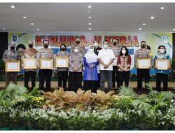 Menteri PPPA Beri Penghargaan Kepada Gubernur NTB Atas Keberhasilan Pengesahan Perda Perkawinan Anak