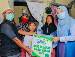 Bunda Niken Serahkan Kado Lebaran Anak Yatim, Marbot Hingga Guru Ngaji