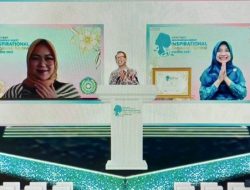 Hebat! Bunda Niken Terima Penghargaan Indonesia Most Inspirational Regional Women Award 2021