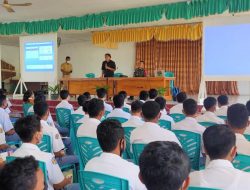 Dokter Satgas Pamtas Sektor Timur Berikan Sosialisasi Penyakit Menular Seksual di SMA Katholik Suria