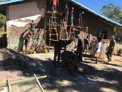Bersama Warga, Personel Pos Lakmars Gotong Royong Rehab Gereja Arnoldus Yansen