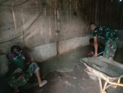 Personel Satgas Pamtas Sektor Timur Rehab Rumah Warga Dusun Fatululi Maumutin
