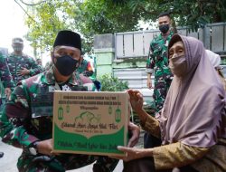 Jelang Idul Fitri, Danrem 162/WB Berbagi Kebahagiaan Dengan Warakawuri