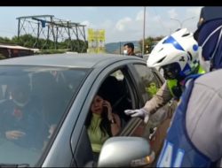 Viral di media sosial, Petugas Tetap Sabar di Marahi Wisatawan