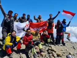 Telkom NTB ‘Clean Up’ di Rinjani, Ikhtiar Zero Waste untuk NTB Gemilang